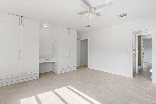 Building Photo - 325 Inlet Way