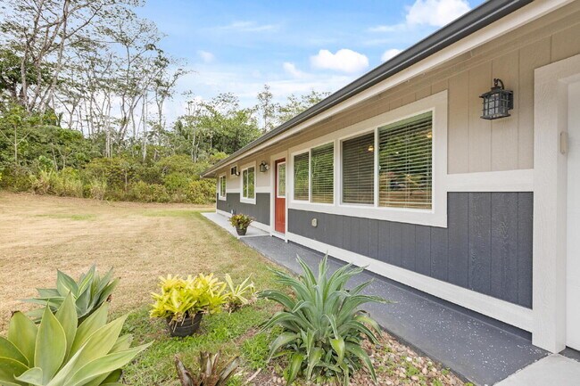 Building Photo - Move-In Ready, 3-Bedroom Fully Furnished Retreat with 3 Bathroom in Keaau Paradise!"