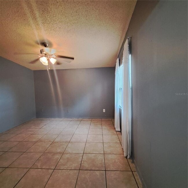 Building Photo - 627 61st Ave S