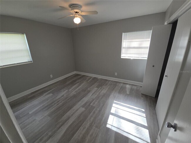 Building Photo - 5410 S Himes Ave