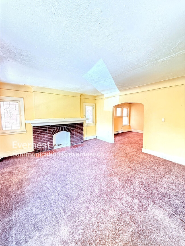 Building Photo - 3030 Cortland St