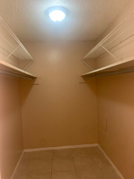 Building Photo - 2800 Cerrillos Rd