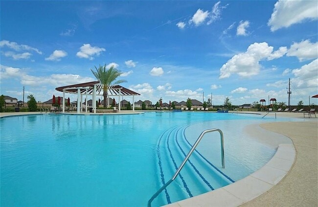Building Photo - 24707 Royal Pike Dr