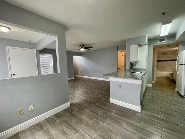 Building Photo - 1612 Columbia Arms Cir