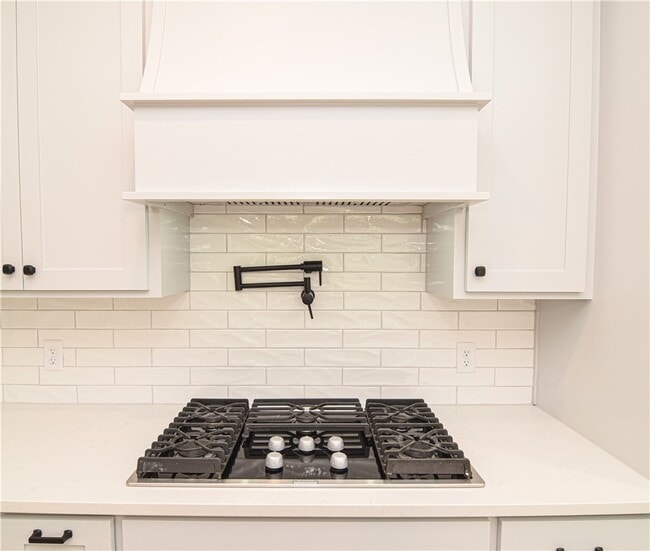 Building Photo - 13734 Canal St