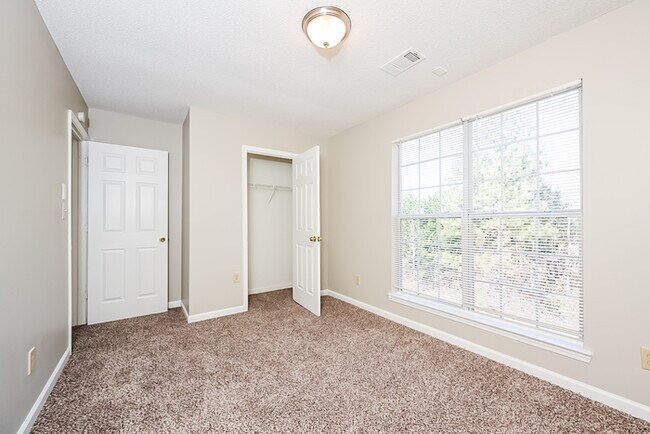 Building Photo - Fantastic 4bd/2.5ba home! Let yourself in!