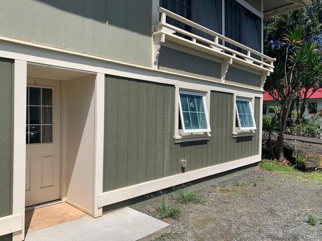 Building Photo - 744 Wainaku St