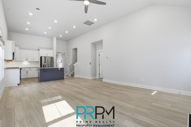 Building Photo - 2 Thornfield Dr