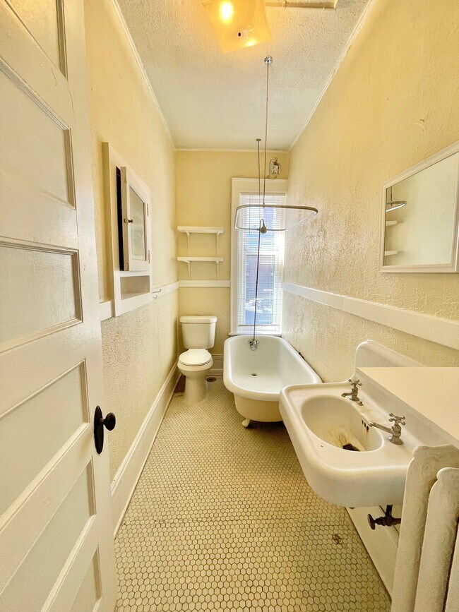 photo aug 29 2023, 11 32 11 am - Cross Apartments