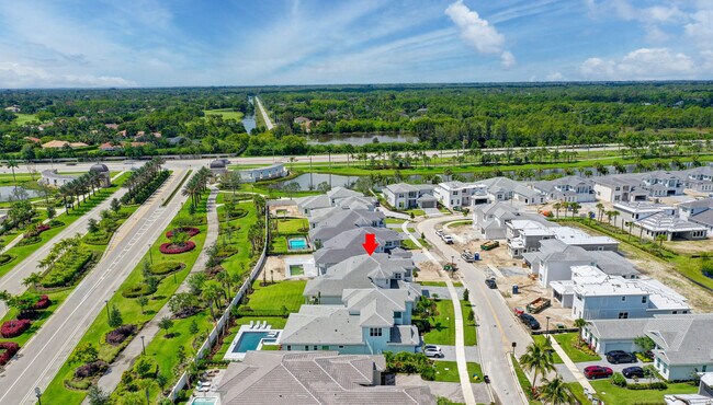 Building Photo - 9346 Crestview Cir