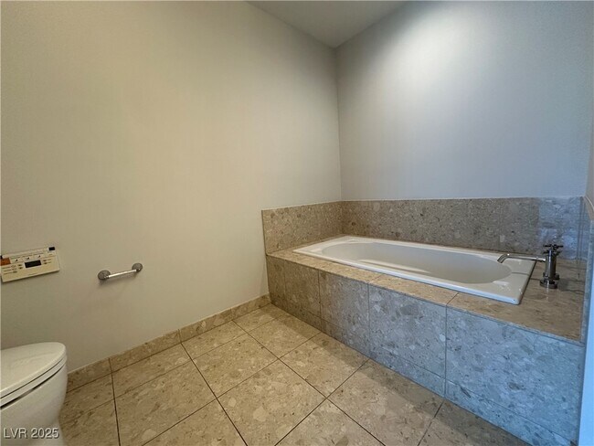 Building Photo - 4575 Dean Martin Dr