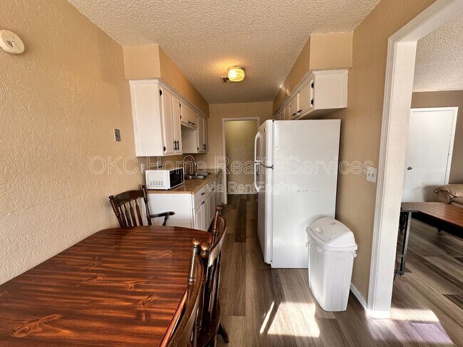 Building Photo - 109 SE 42nd St