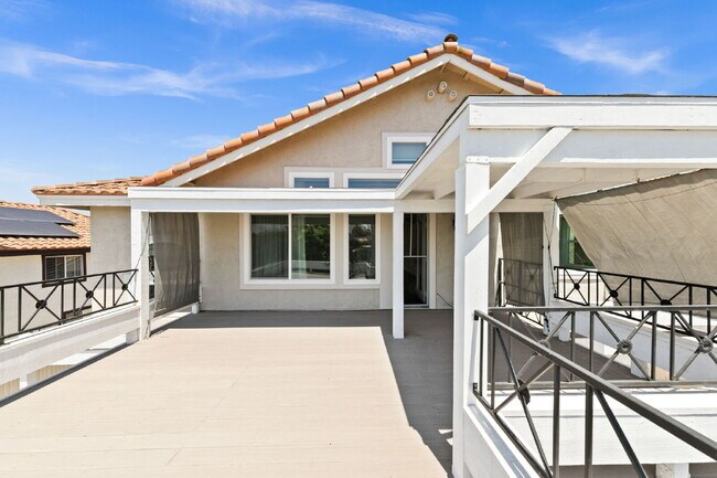 Building Photo - Stunning 4BR + Office/Den, 3BA View Home with 3-Car Garage!
