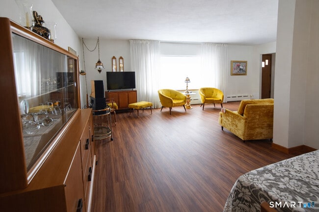 Building Photo - 30 Day Spring Ave