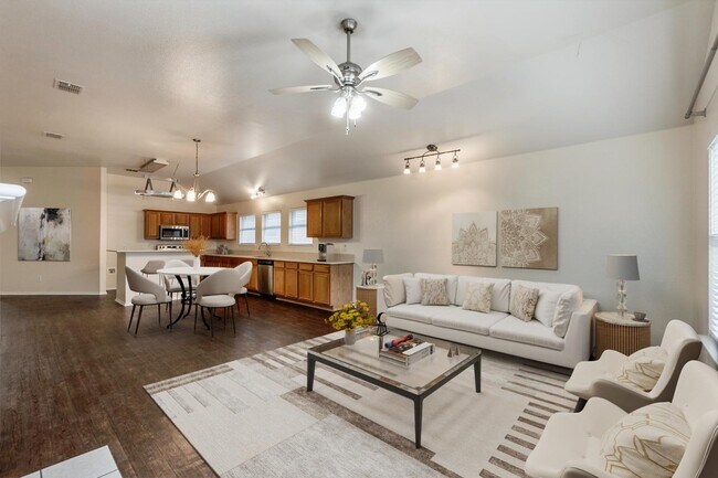 Building Photo - 2807 Lakefield Dr