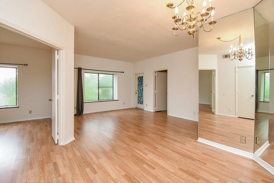 Building Photo - 2211 S Braeswood Blvd