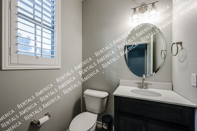 Building Photo - 1936 S Sycamore Pl