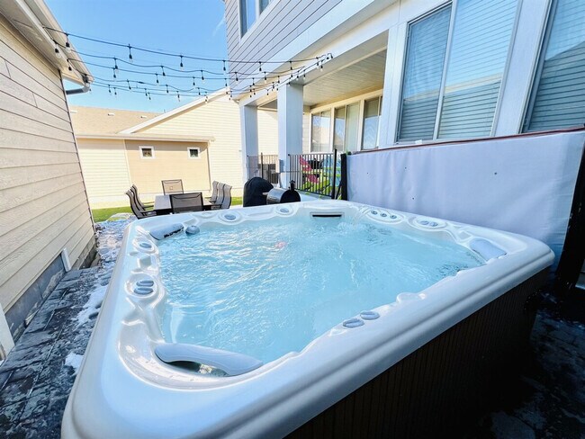 Building Photo - 15557 W 95th Ave