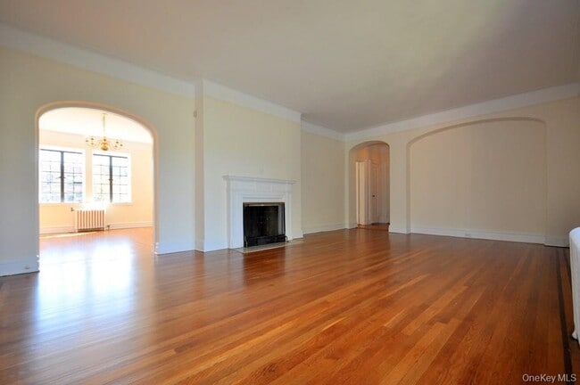 Building Photo - 155 Garth Rd