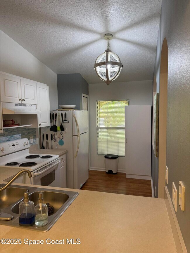 Building Photo - 995 Luminary Cir