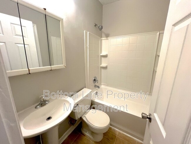 Building Photo - 2633 Kenhill Dr
