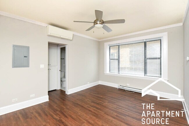 Building Photo - 827 W Lakeside Pl