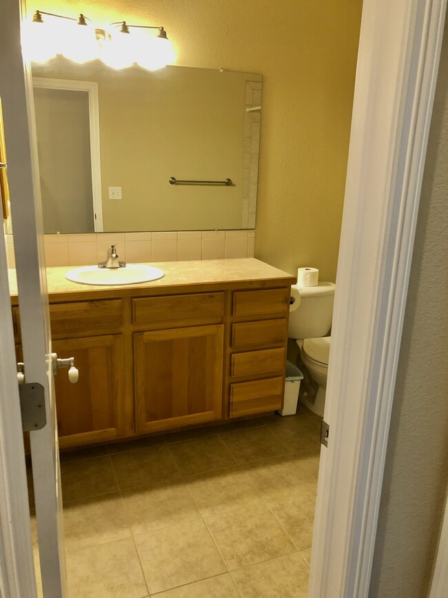 Guest bath - 2509 Custer Dr