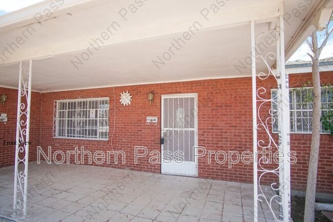 Building Photo - 2414 Silver