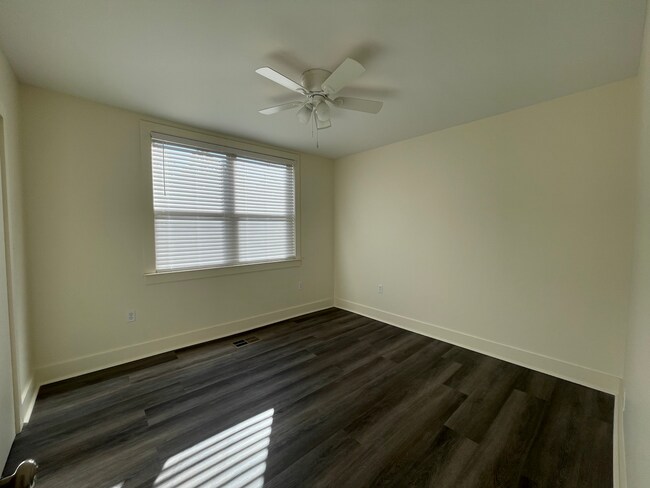 Building Photo - Gorgeous Old Metairie 2 Bed/1Bath Renovation, steps from Metairie Road! Parking spot included!