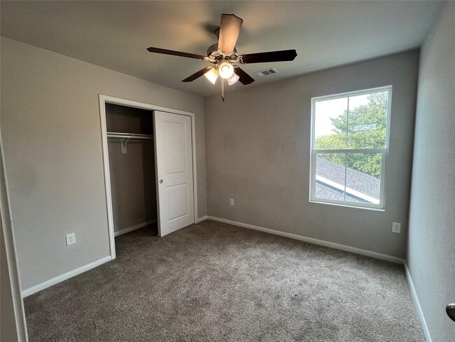 Building Photo - 9006 Intervale St