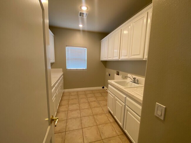 Building Photo - Beautiful Murrieta 5 bedroom available for rent