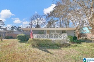 Building Photo - 204 Woodside Dr