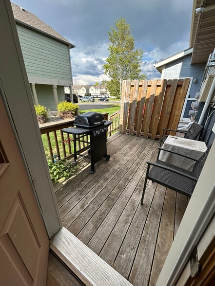 Building Photo - 905 Saxon Way