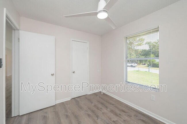 Building Photo - 126 Camellia Pl