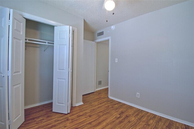 Building Photo - 1707 Onion Creek Village Dr