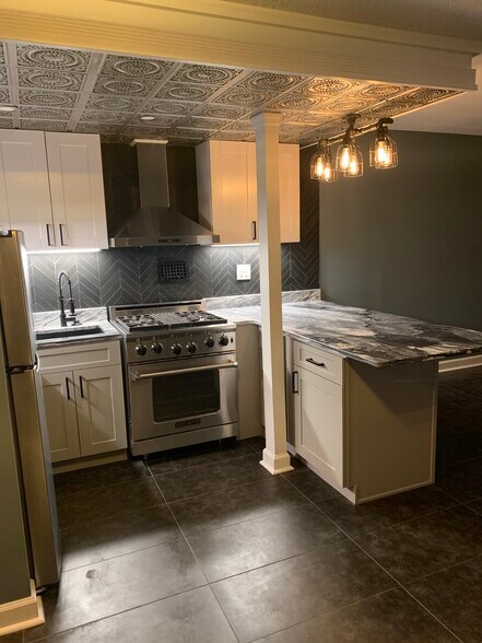 Building Photo - 118 Monroe St