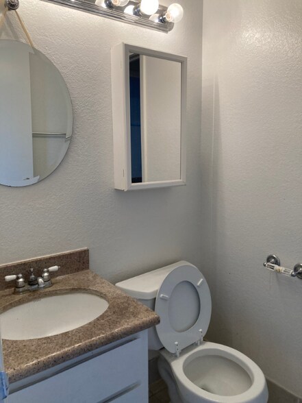 Building Photo - 1518 Moorpark Ave