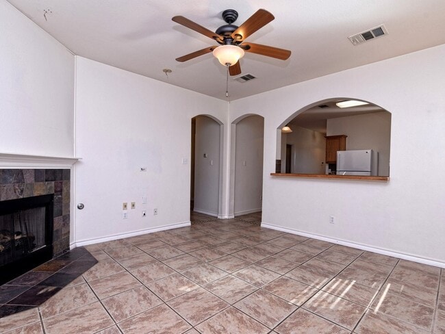Building Photo - 105 Pecanwood N