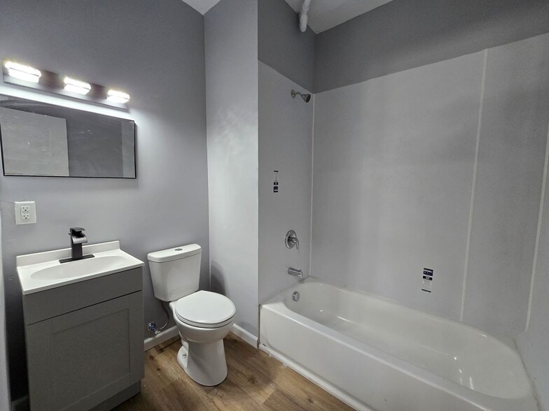 Building Photo - 1501 Riverside Dr