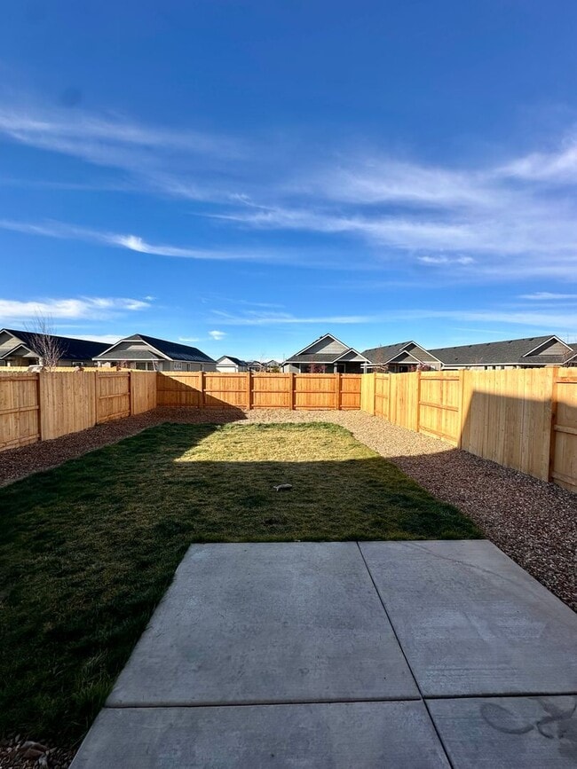 Building Photo - Bright & Modern in NW Redmond