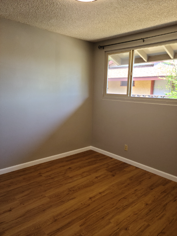 Building Photo - 601 S Papa Ave