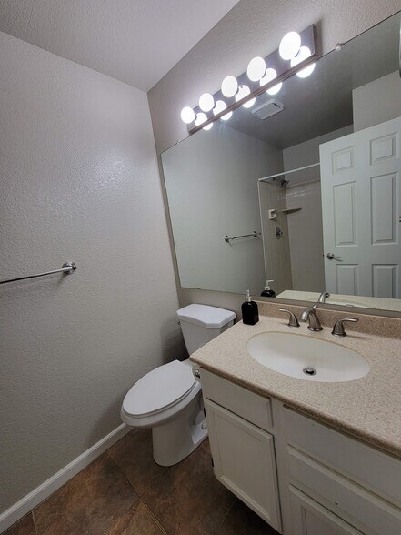 Building Photo - 5704 E Aire Libre Ave