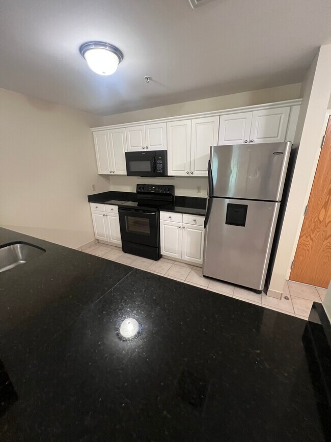 Building Photo - 10 Florence St