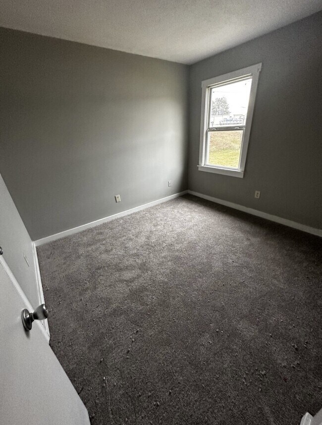 Building Photo - 89 Meadowgreen Dr