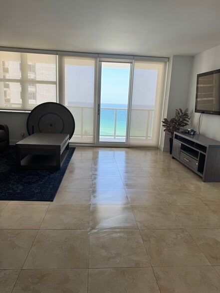 Building Photo - 3180 S Ocean Dr