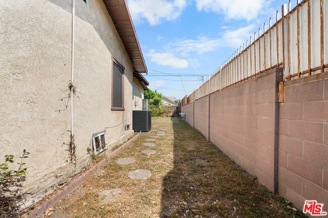 Building Photo - 1351 W 70th St