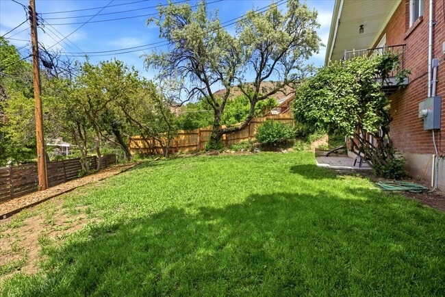 Building Photo - 3036 Sequoia Dr