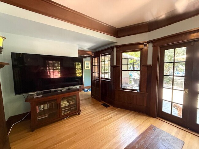 Building Photo - Furnished Craftsman Home - Pool, Entertain...