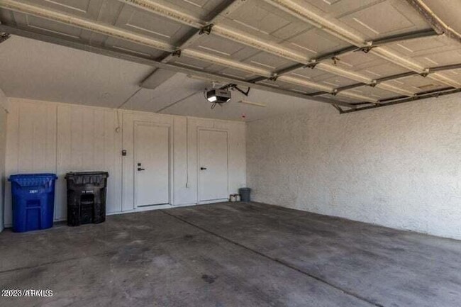 Building Photo - 742 W Duke Dr