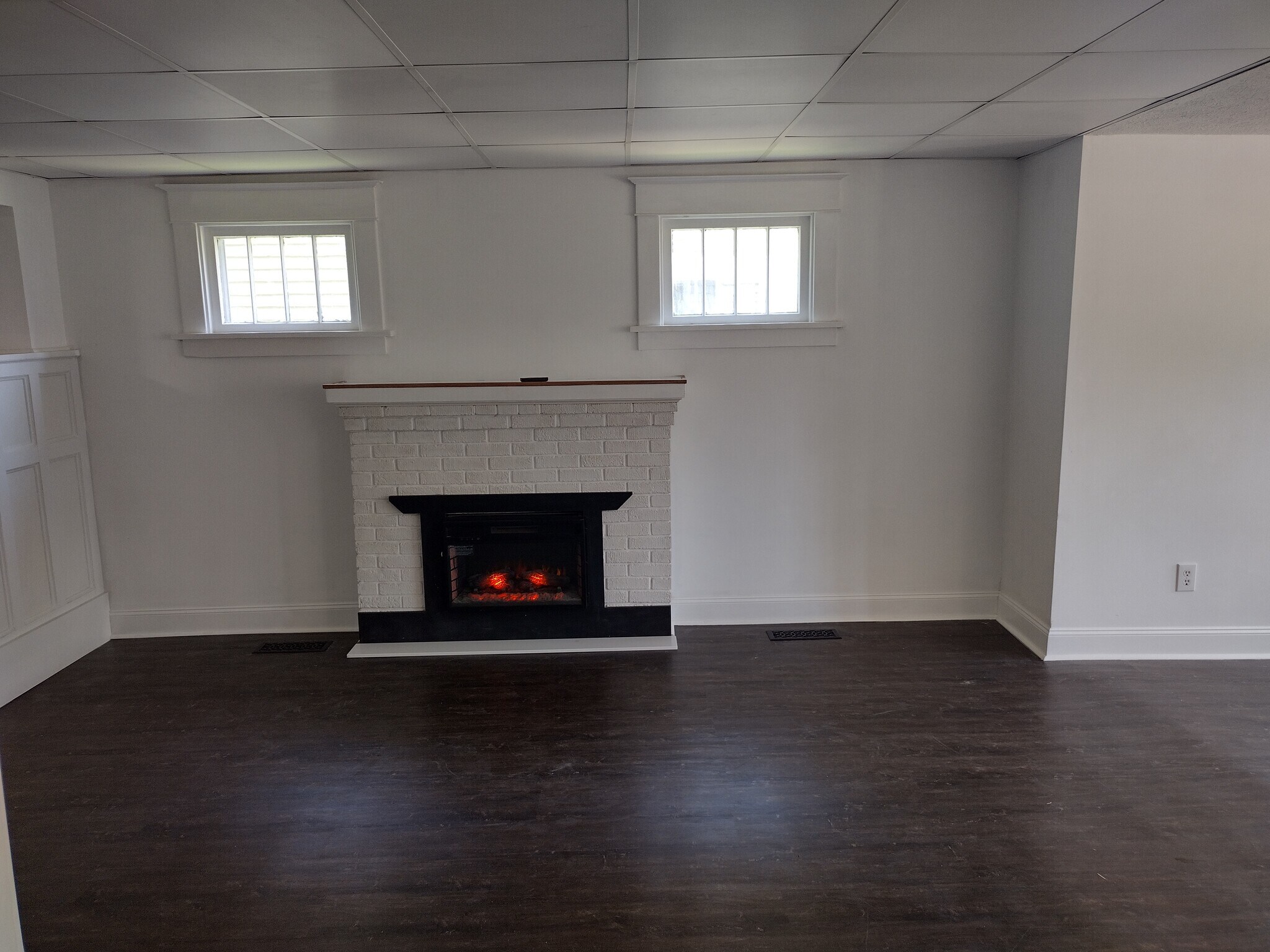 Building Photo - 337 W South St